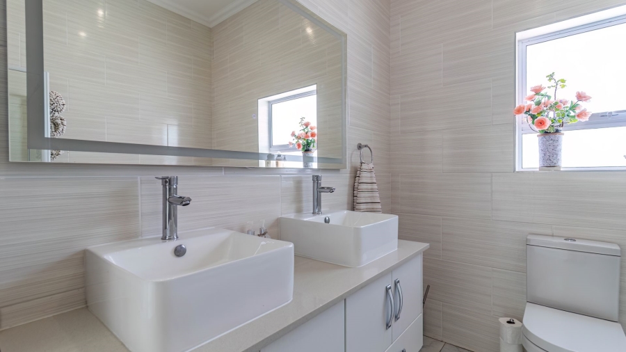 4 Bedroom Property for Sale in Sandy Point Beach Estate Western Cape